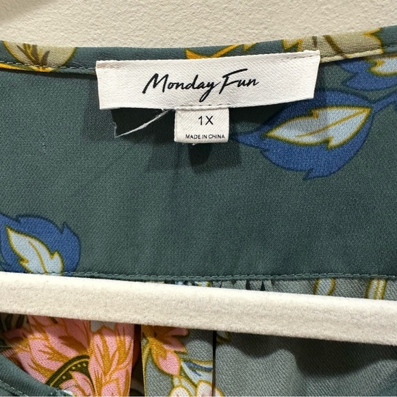 Monday Fun Womens Green Floral Blouse 3/4 Sleeve Split Neck, Size 1X Cottagecore - Picture 9 of 12